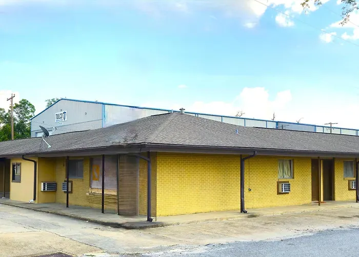 Relax Inn By Oyo Sulphur Hwy 90