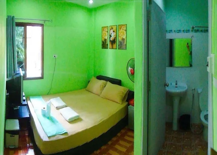 Booking Center Guesthouse เกาะเต่า