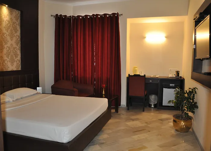 Hotel Plaza Inn Varanasi