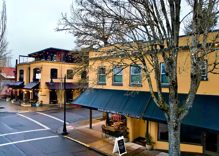 Douglas On Third McMinnville