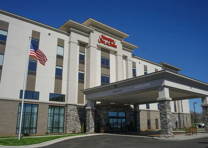 Hampton Inn & Suites Forest City