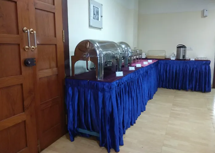 Dostyk Hotel Kazhakuttam