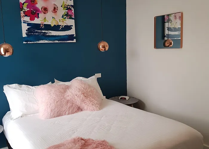 Town House Motor Inn Young