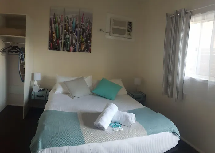 Town House Motor Inn Young