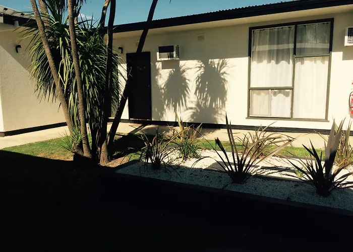 Town House Motor Inn Young