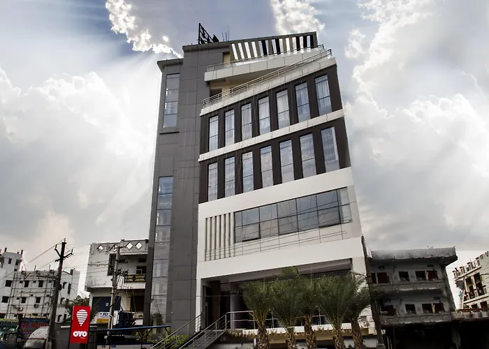 Oyo 7627 Royal Plaza Hotel Hyderabad