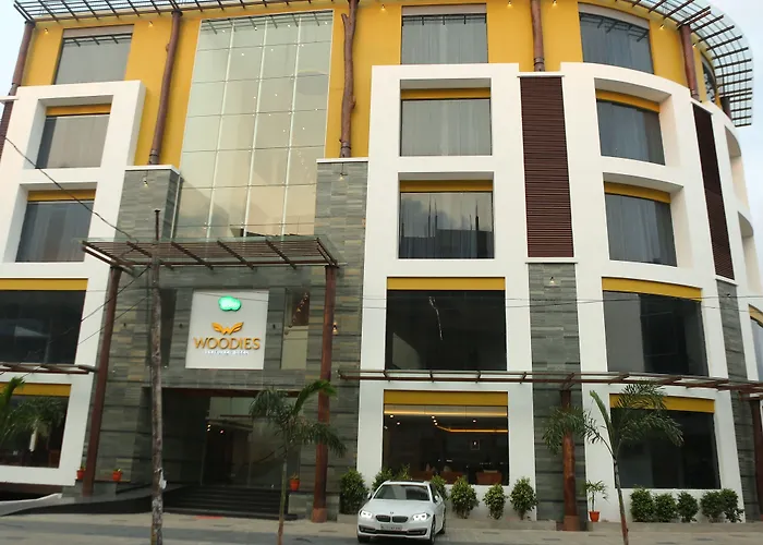 Woodies Bleisure Hotel Kozhikode