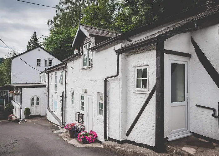 Ye Old Ferrie Inn Symonds Yat