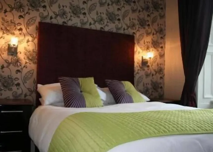 Royal Hotel Girvan