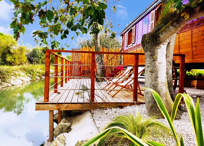 Aparthotel Logis Le Nid du Pont de Gau à Les Les Saintes-Maries-de-la-Mer
