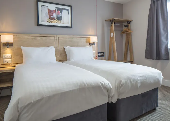 The Raven'S Cliff Lodge By Marston'S Inns Motherwell
