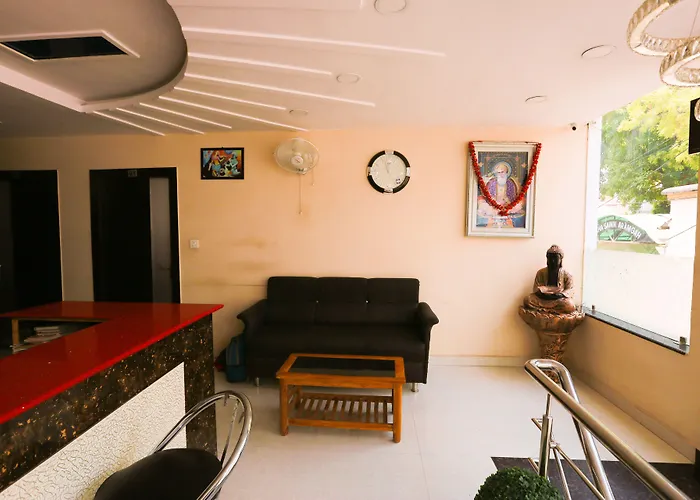 Oyo 8883 Hotel Comfort Zone Lucknow