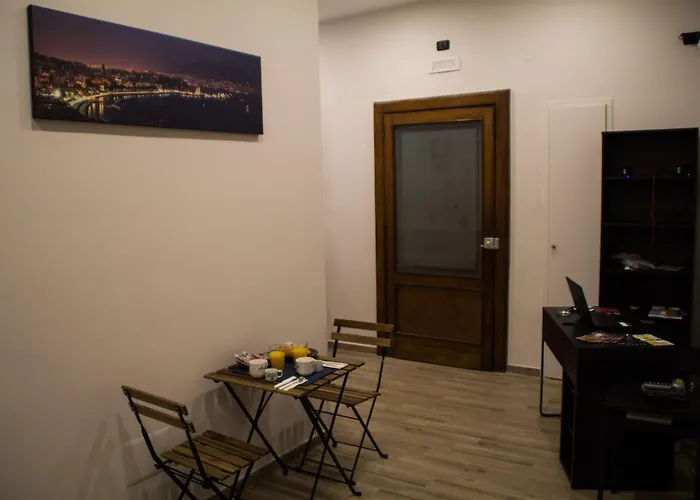 Interno 10 Cavour Bed & Breakfast Naples