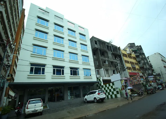 Oyo 9120 Hotel Limra Vadodara