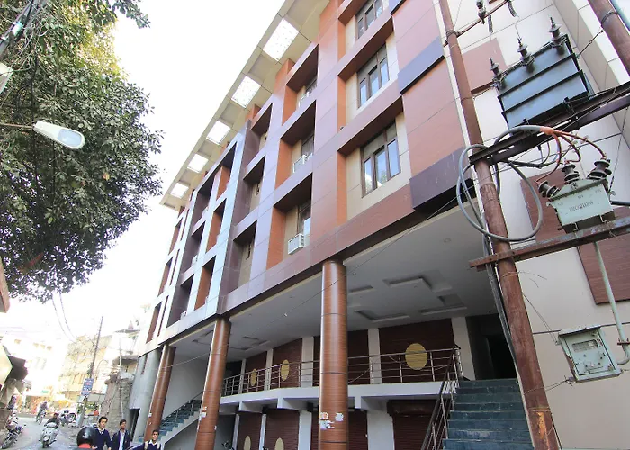 Oyo 11532 Hotel Sr Grand Lucknow