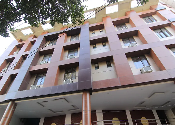 Oyo 11532 Hotel Sr Grand Lucknow