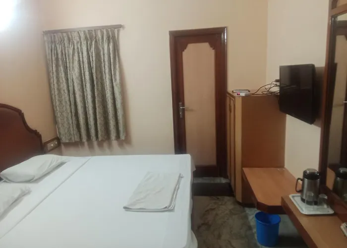 Hotel Valluvar Karur 