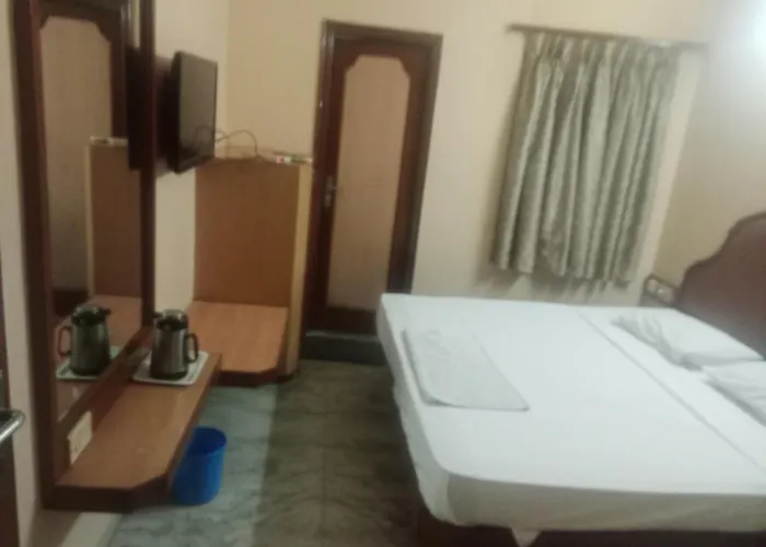 Hotel Valluvar Karur 