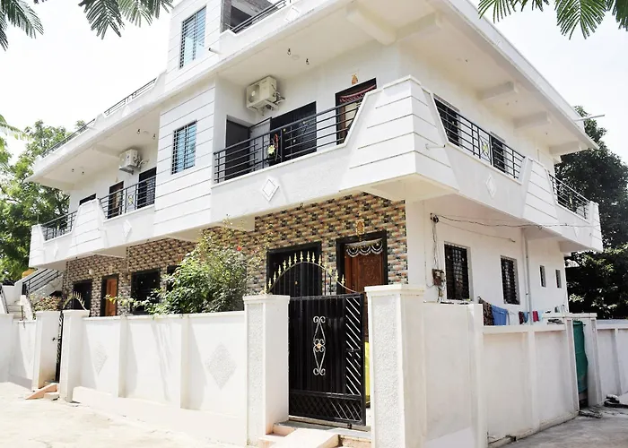 Daneshwari Bhakt Niwas Hotel Akalkot