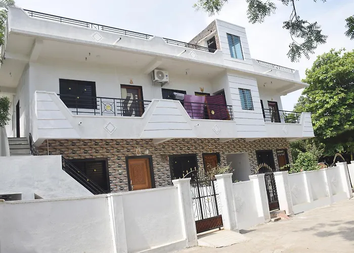 Daneshwari Bhakt Niwas Hotel Akalkot