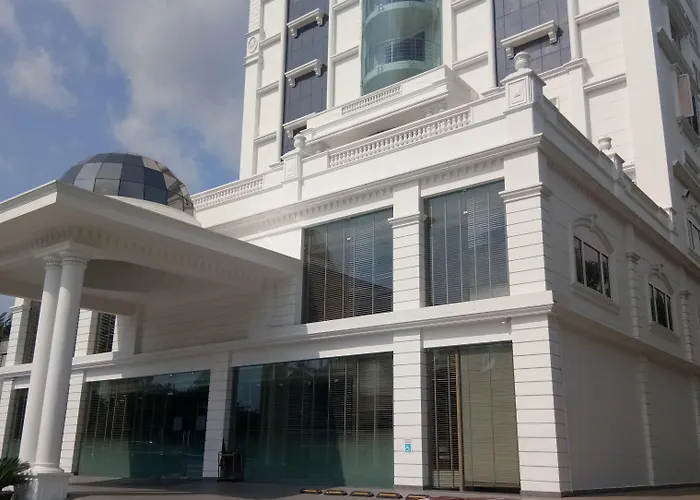 Hotel Karthika Park Kazhakuttam