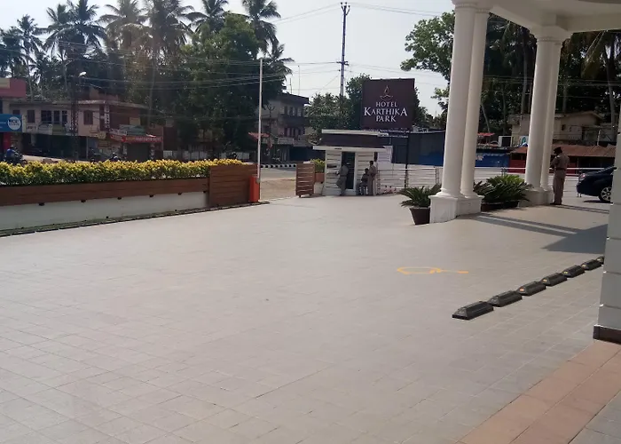Hotel Karthika Park Kazhakuttam