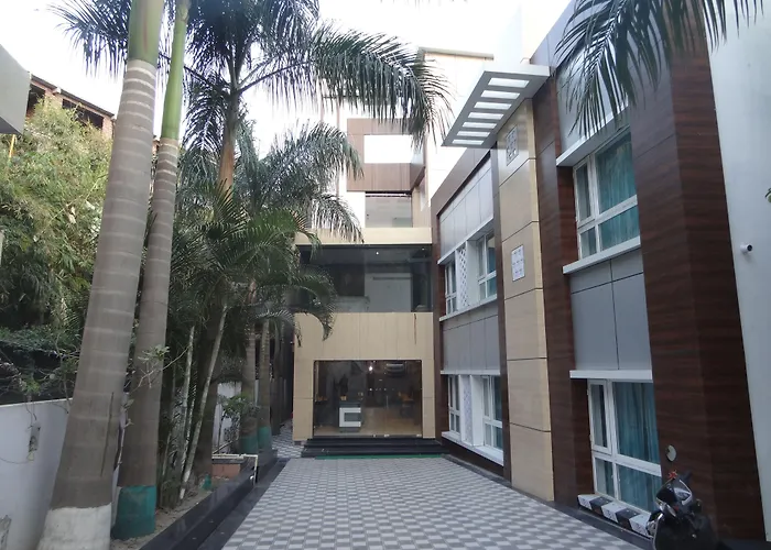 Kamakshi Residency By Royal Collection Hotel & Resorts Tapovan