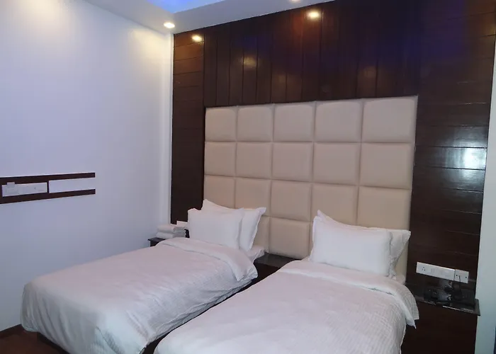Kamakshi Residency By Royal Collection Hotel & Resorts Tapovan