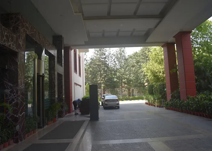 The Ocean Pearl Retreat Hotel New Delhi