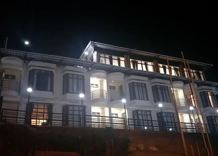 Oyo 19024 Majestic Oak Bush Hotel Mussoorie