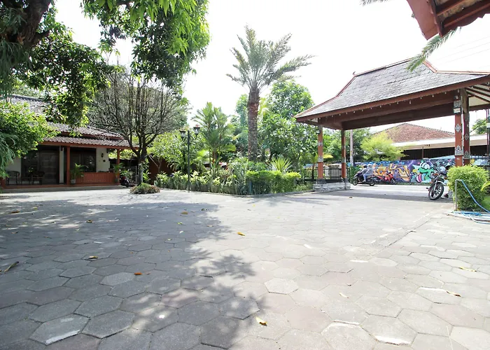Reddoorz Plus Near Alun Alun Selatan 2 Yogyakarta