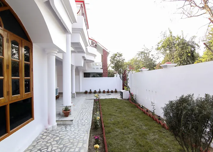 Oyo 12857 D Moon Star Hotel Lucknow