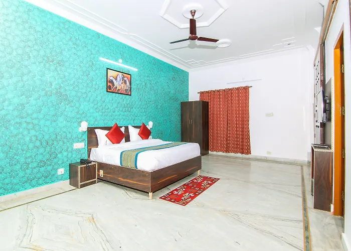 Oyo 12857 D Moon Star Hotel Lucknow