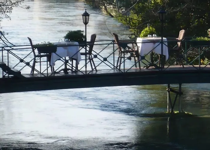 Hotel Les Terrasses de David et Louisa à LʼIsle-sur-la-Sorgue