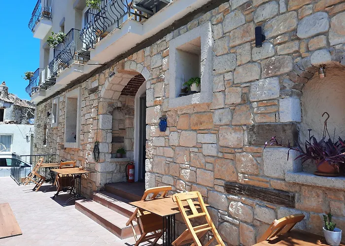 Adil Pansiyon Çeşme
