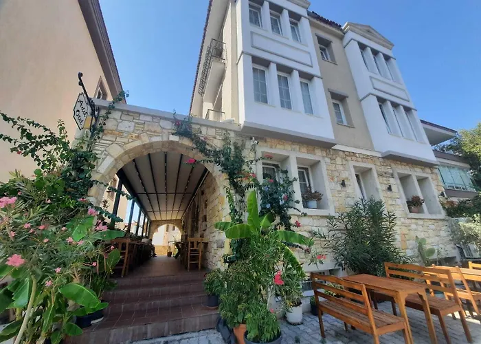 Adil Pansiyon Çeşme