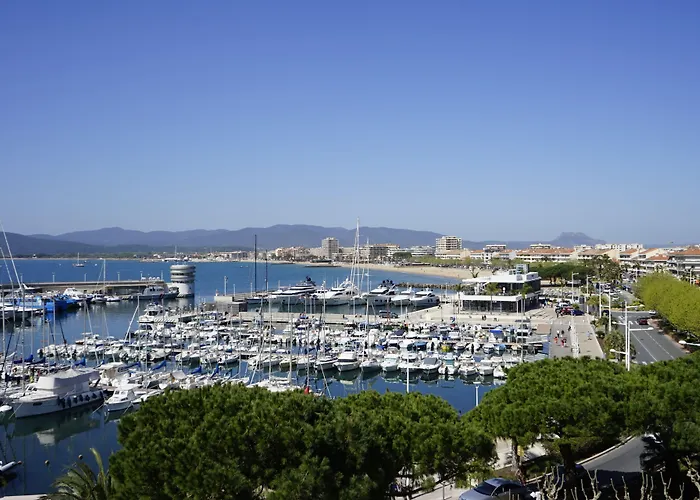 Hotel Restaurant Le Touring - Teritoria Saint-Raphael 