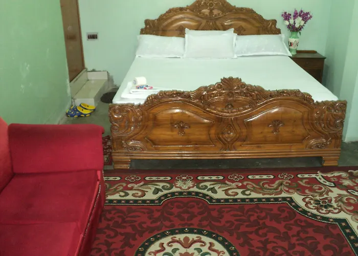 Royal Paying Guest Hotel Kolkata