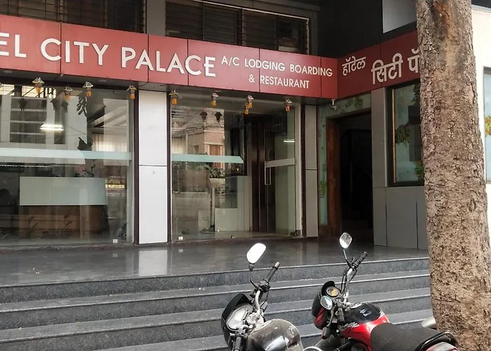 City Palace Hotel होटल सिटी पैलेस Nashik