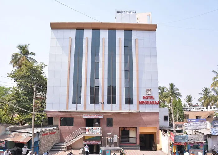 Oyo 30537 Hotel Megharaj Bijapur 