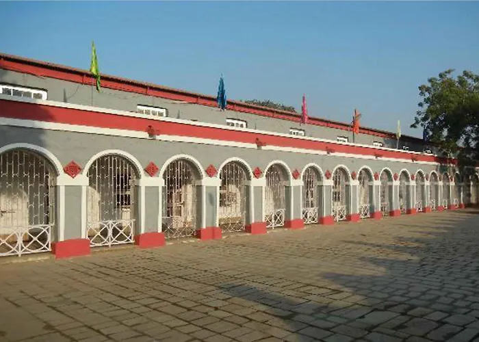 Hotel Grand Barrack Khandwa