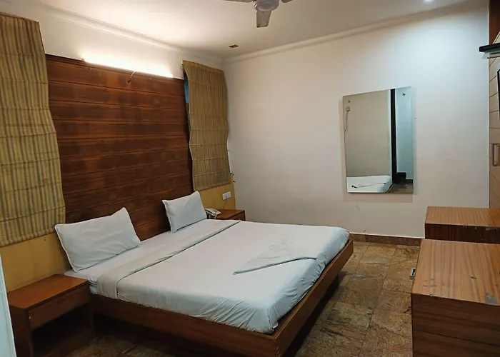 Hotel Tjs Grand Delhi 