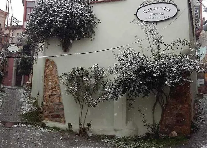 Taksiyarhis Pension Ayvalı