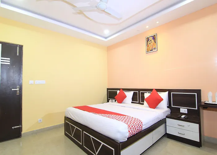 Oyo 14615 Aastha Krishna Dham Hotel Lucknow