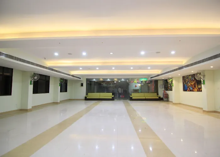 Oyo 14615 Aastha Krishna Dham Hotel Lucknow