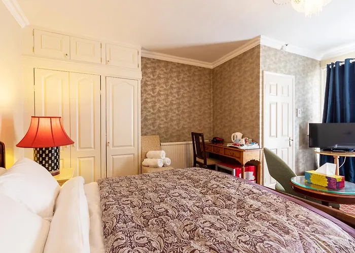 Hubert House Guesthouse Dover