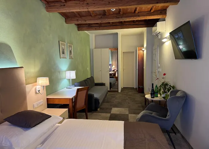 Lh Hotel Golden Wheel Prague