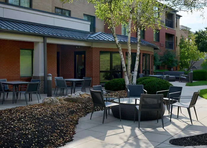Courtyard By Marriott Kansas City Shawnee