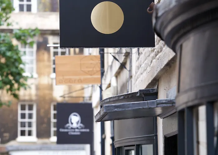 Hotel Eight Bath