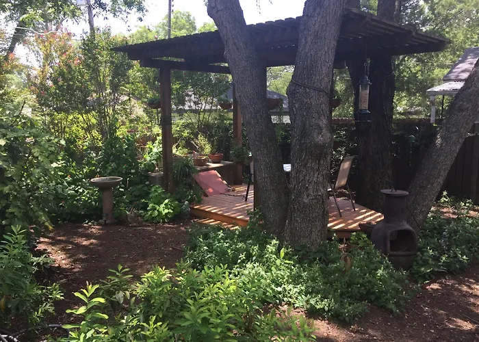 Lucille'S B&B Garland